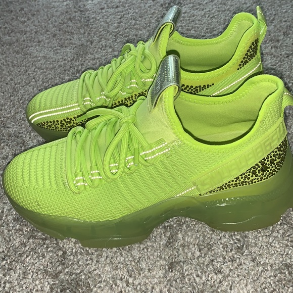 Steve Madden lime green crossbody and shoes - Picture 4 of 9